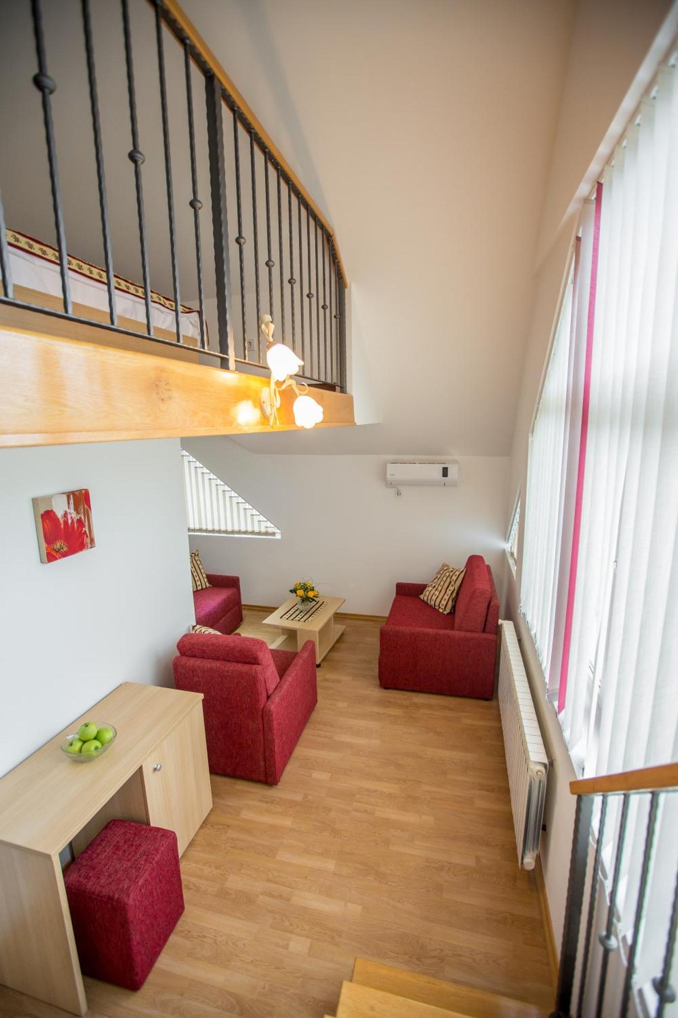 Apartments And Rooms Millennium Ogulin Exteriör bild